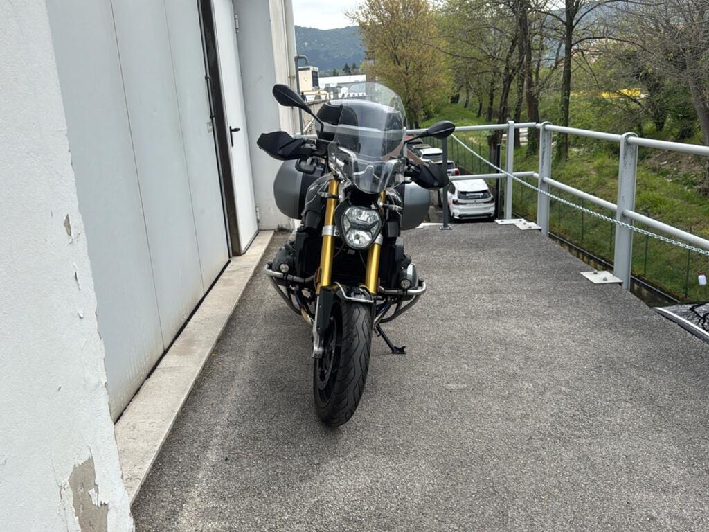 R 1200 R
