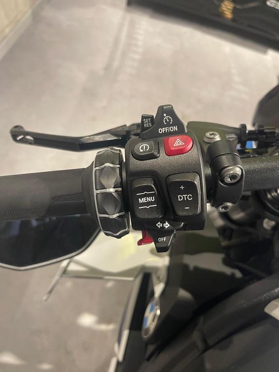 M 1000 R