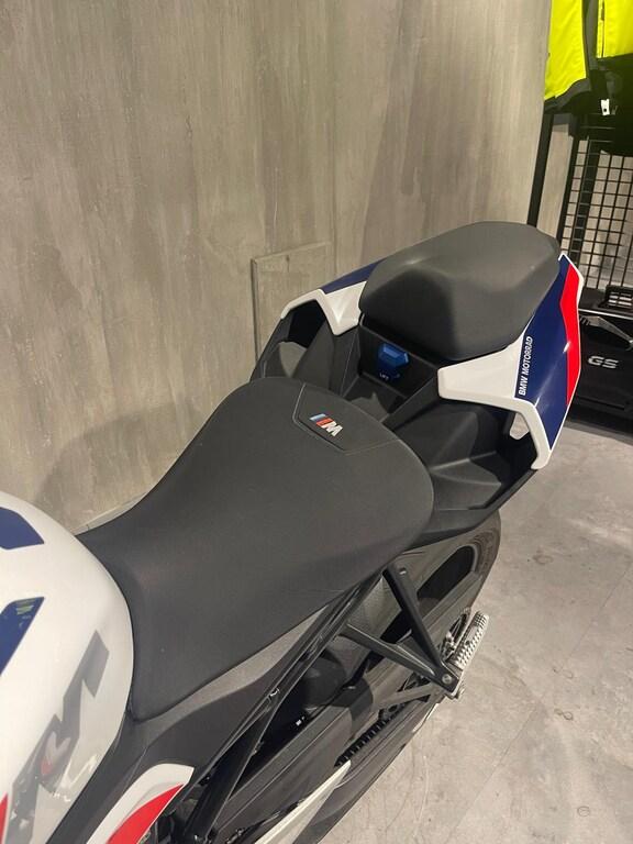 M 1000 R