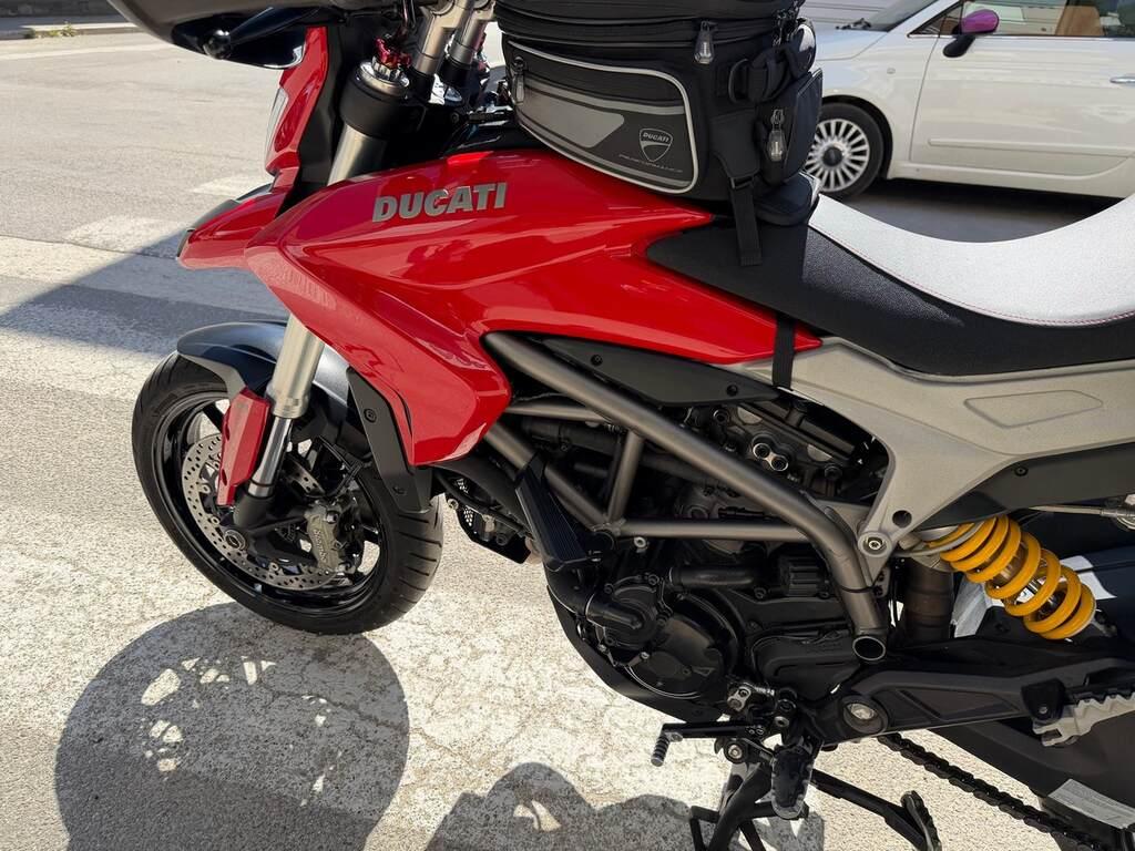 HYPERMOTARD 821