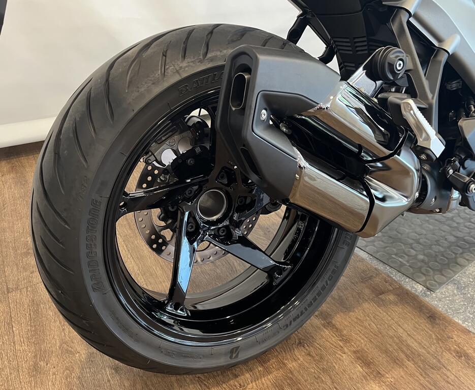 R 1300 R