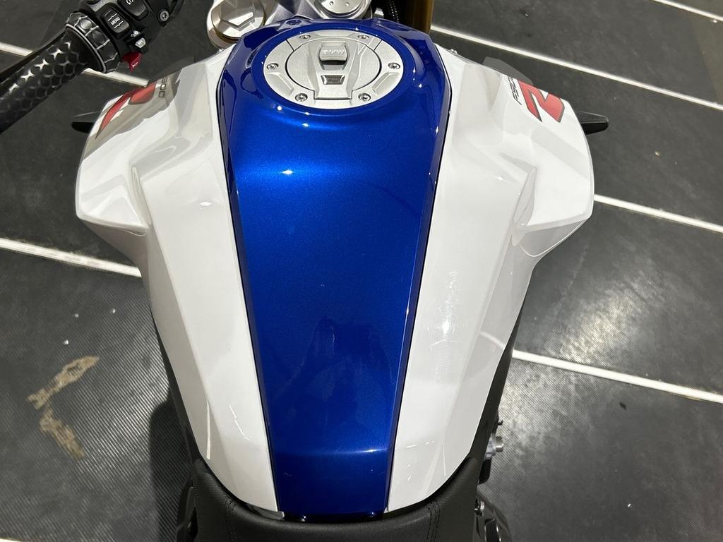 F 900 R