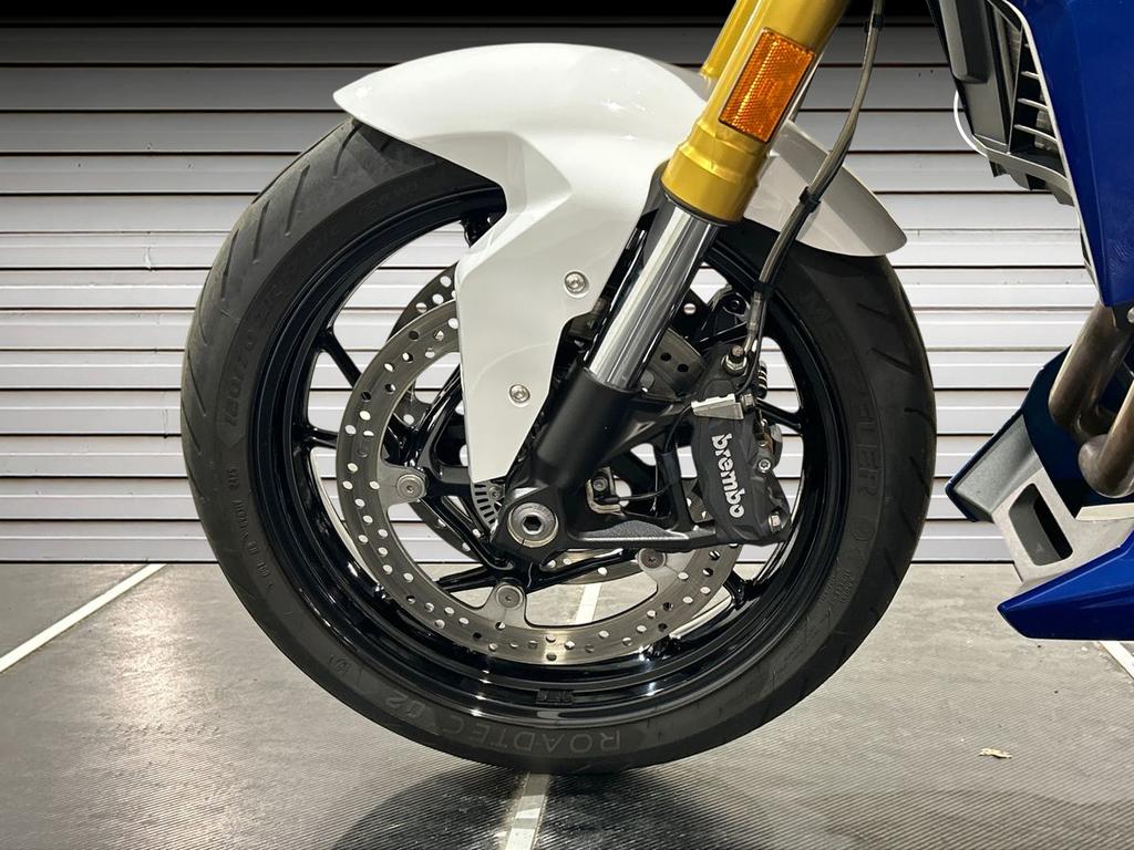 F 900 R