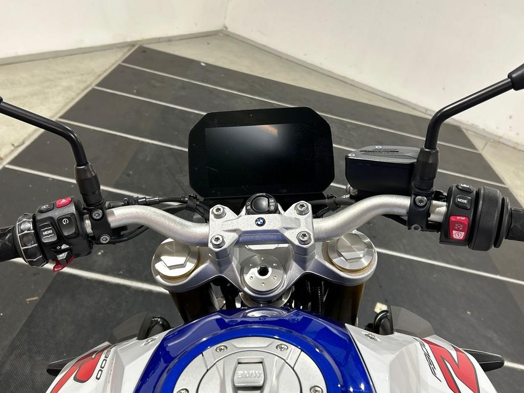 F 900 R