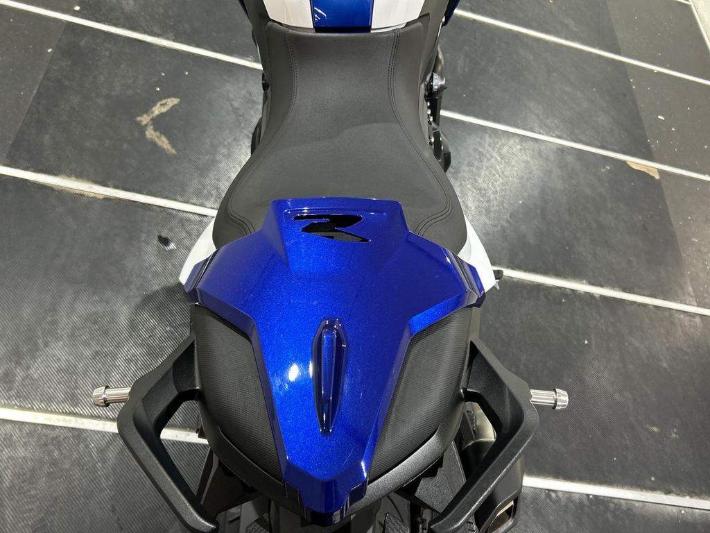 F 900 R