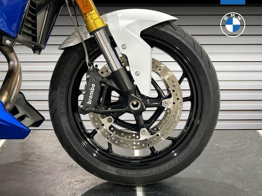 F 900 R