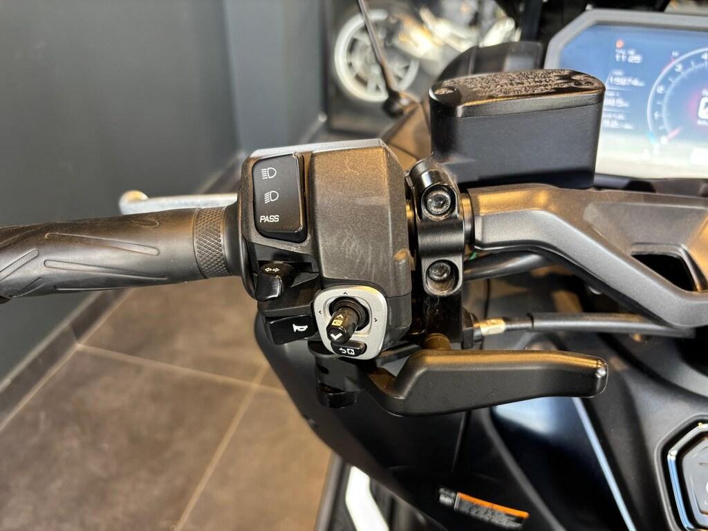 T-MAX 560