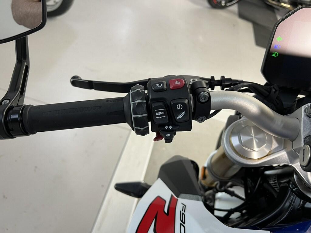 F 900 R