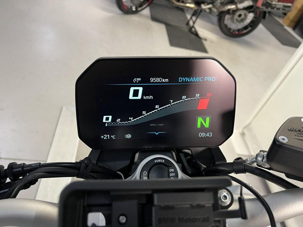 F 900 R