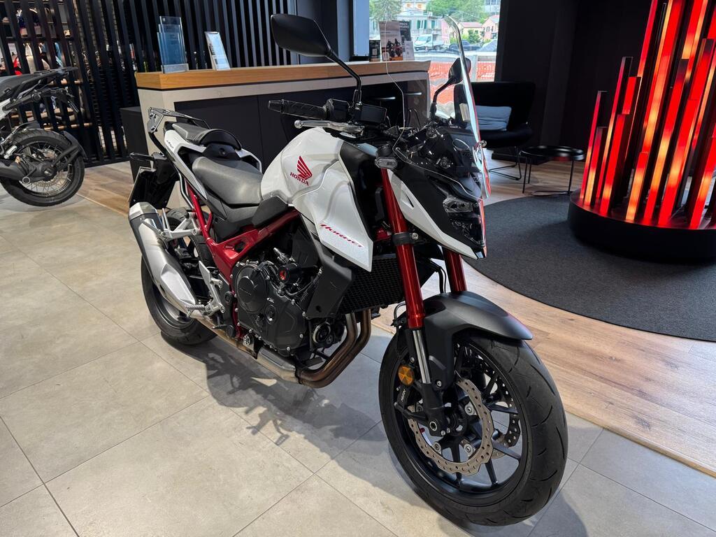 HORNET 750