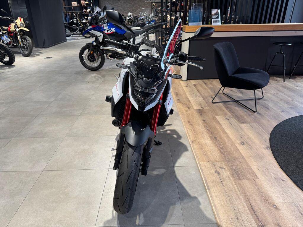 HORNET 750
