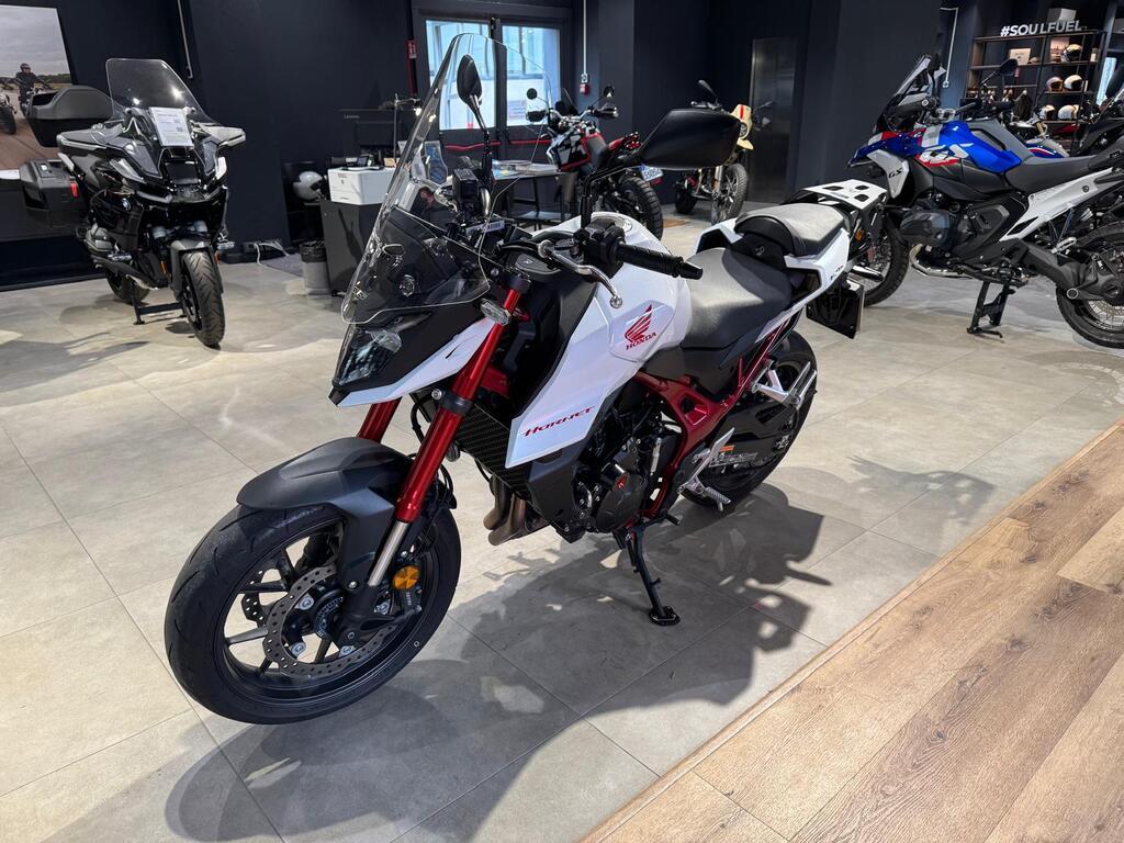 HORNET 750