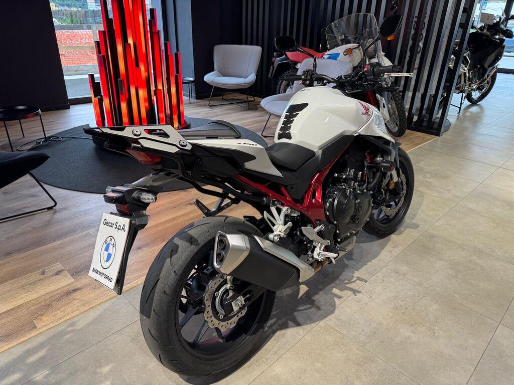 HORNET 750