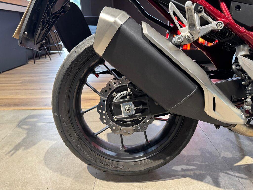 HORNET 750