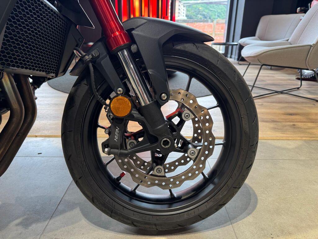 HORNET 750