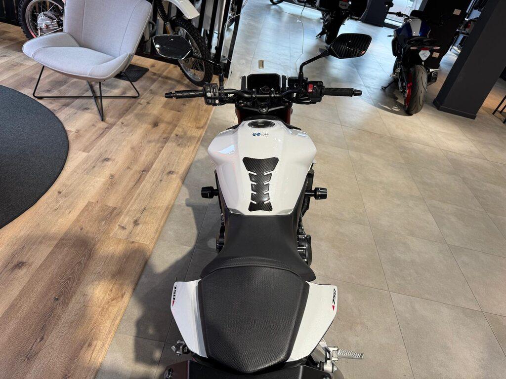HORNET 750