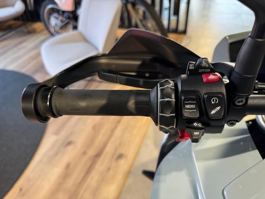 S 1000 XR