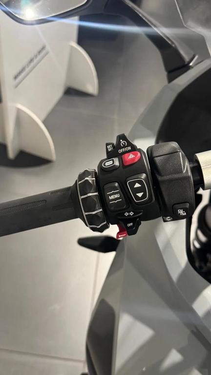 R 1300 RS
