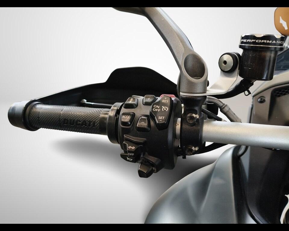 MULTISTRADA V4
