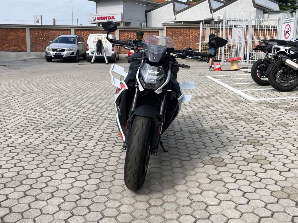 M 1000 R