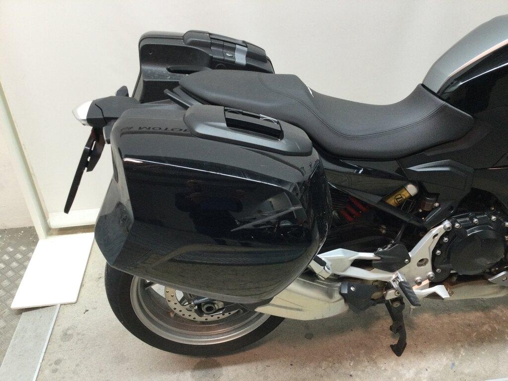F 900 R