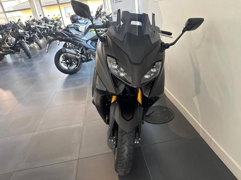 T-MAX 560
