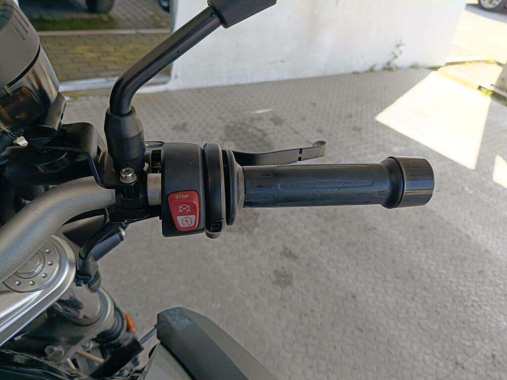 F 900 R
