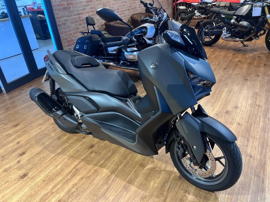 X-MAX 300