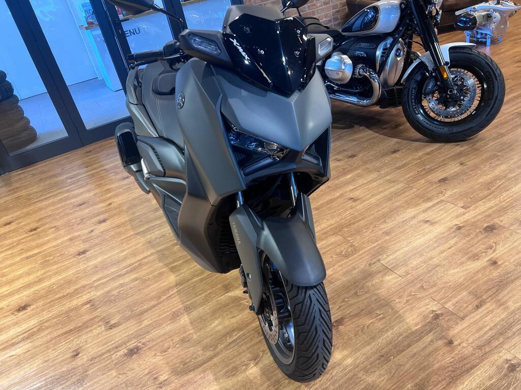 X-MAX 300