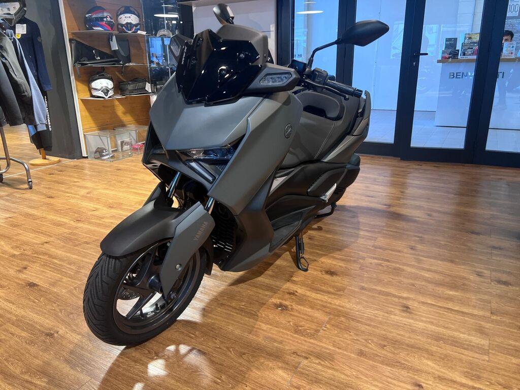 X-MAX 300