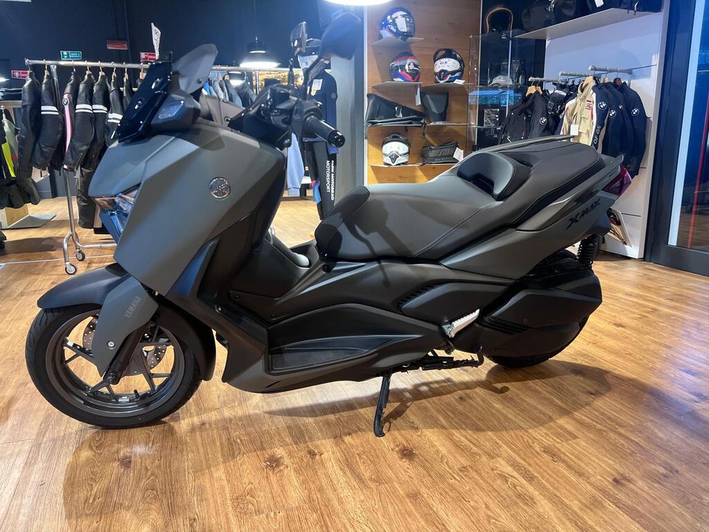 X-MAX 300