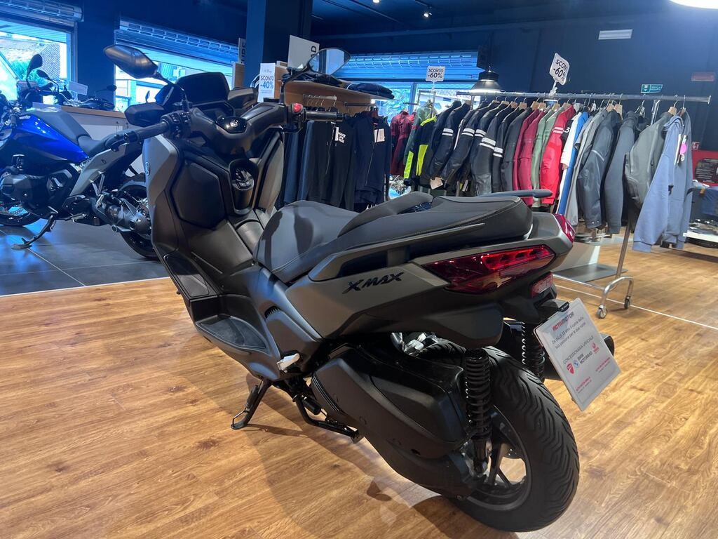 X-MAX 300