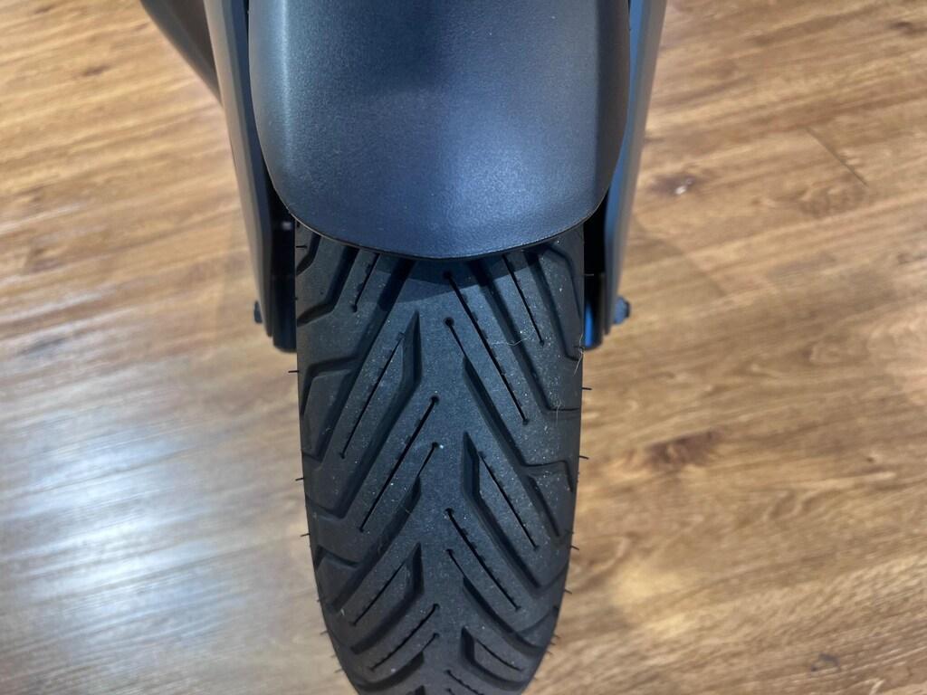 X-MAX 300