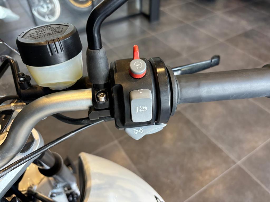 R 1200 R