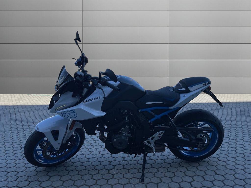 GSX-8S