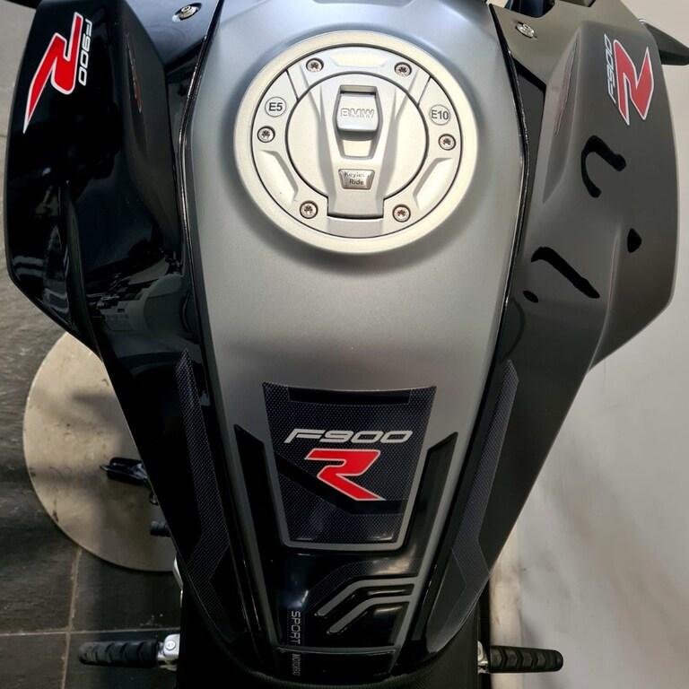 F 900 R