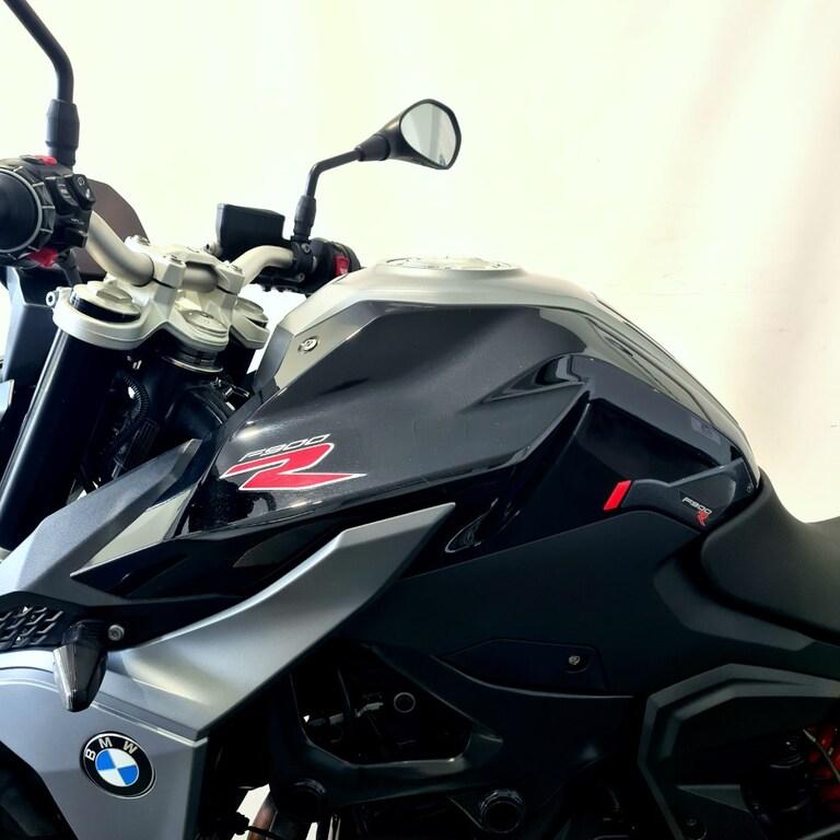 F 900 R