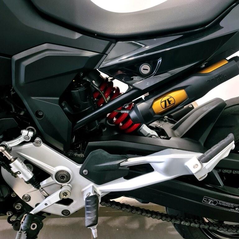 F 900 R