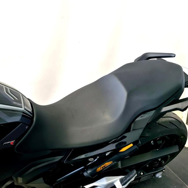F 900 R