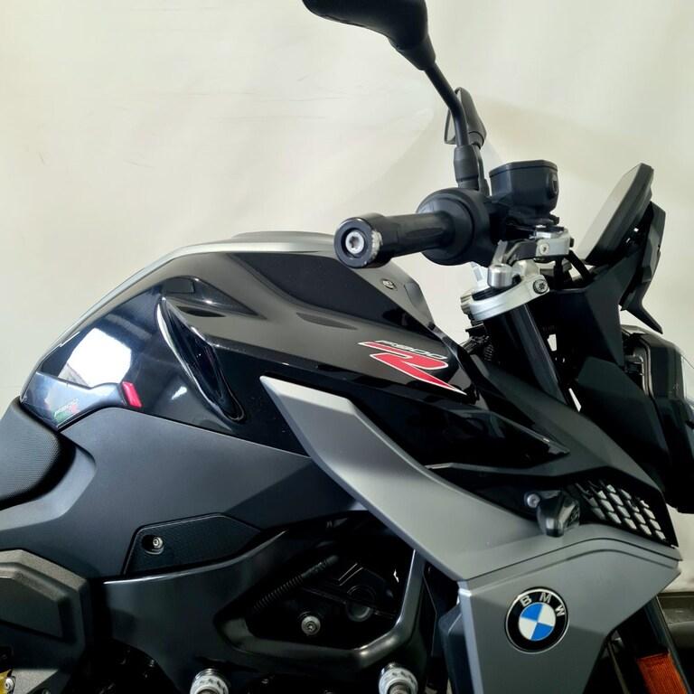 F 900 R
