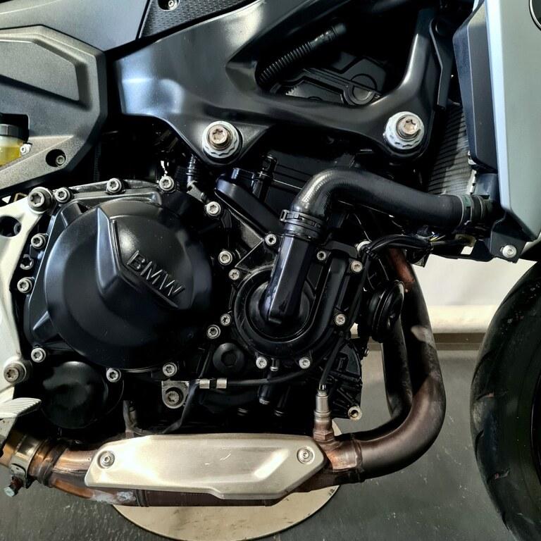 F 900 R