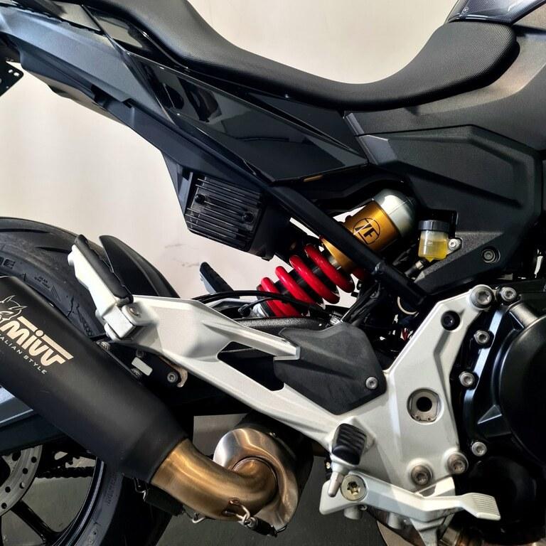 F 900 R