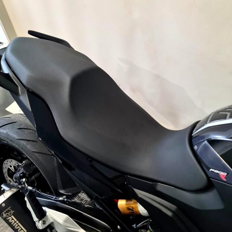 F 900 R