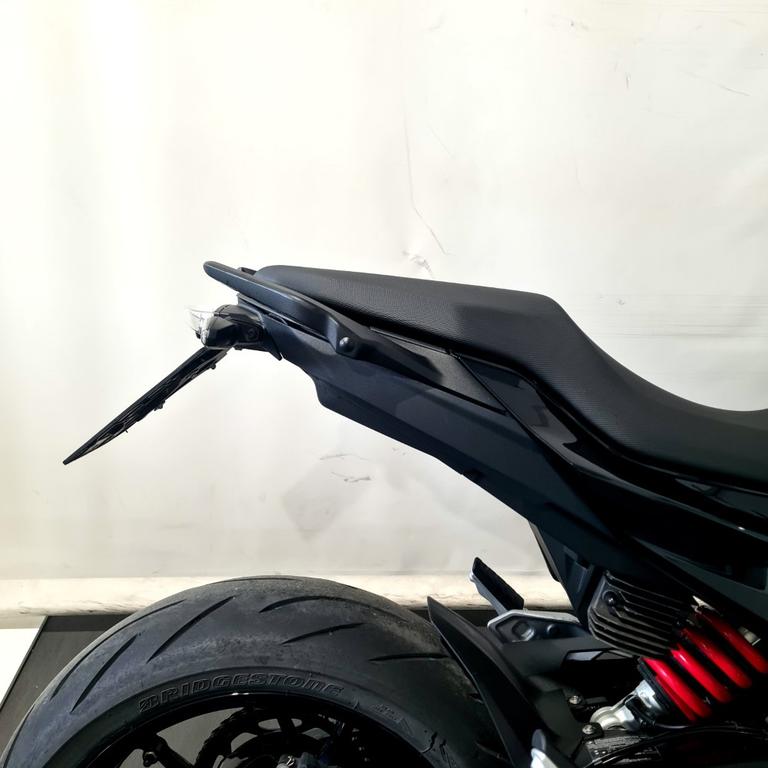 F 900 R