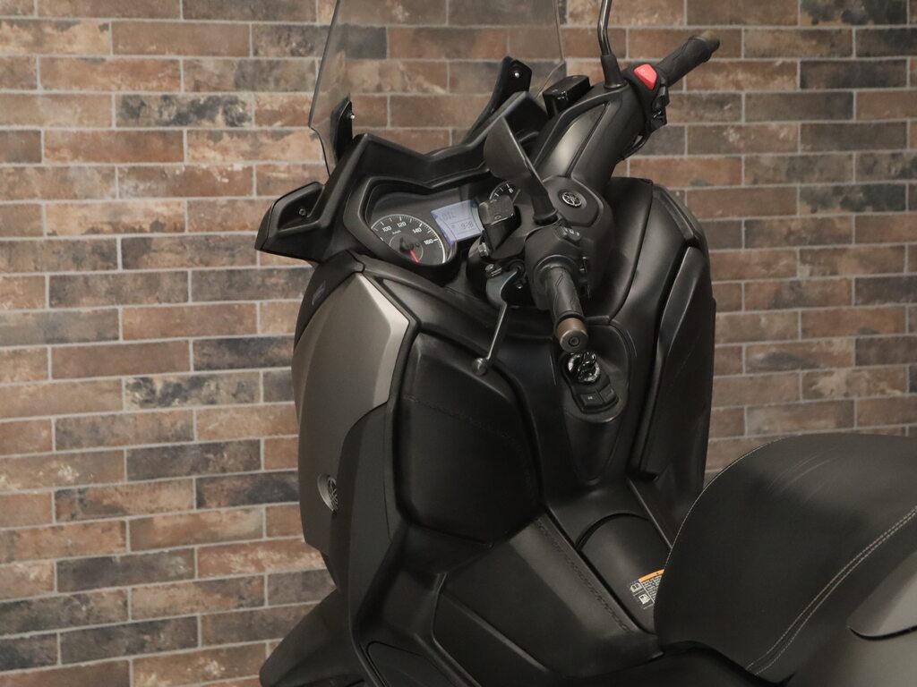 X-MAX 300