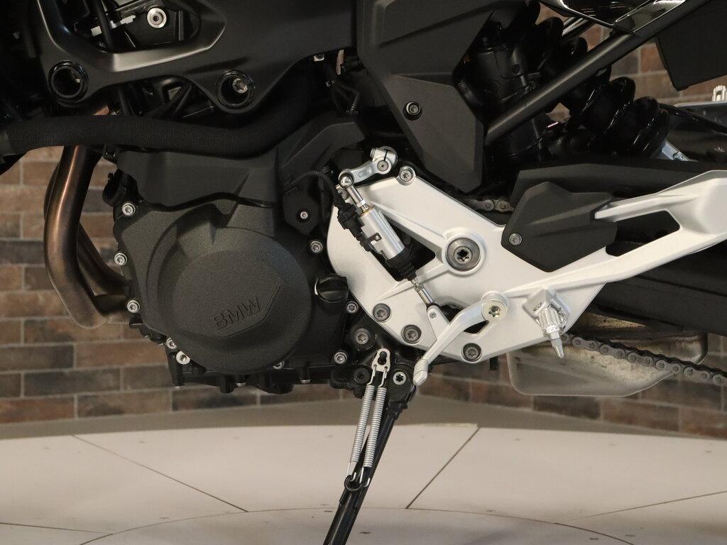 F 900 R
