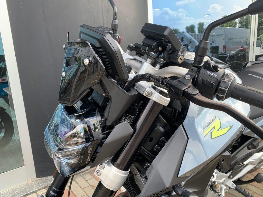F 900 R