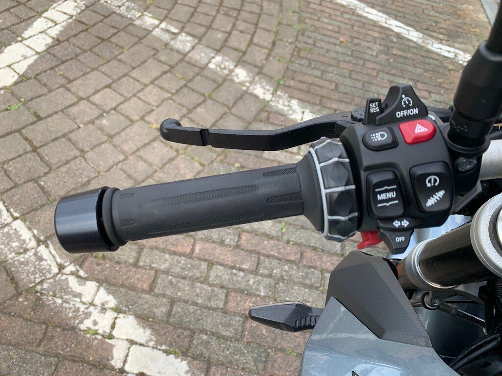 F 900 R