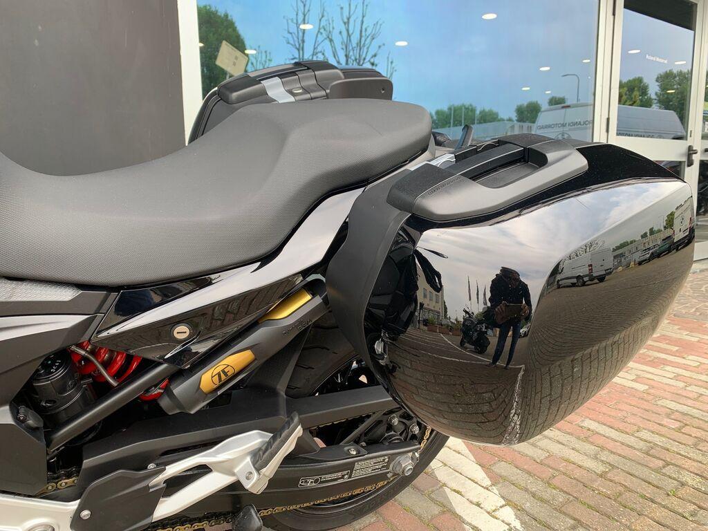 F 900 XR