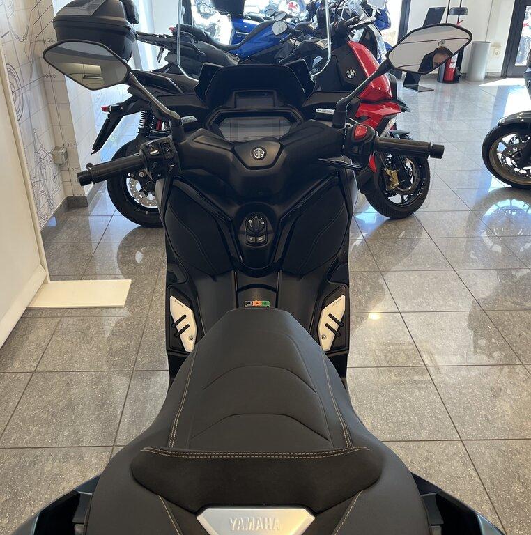 X-MAX 300